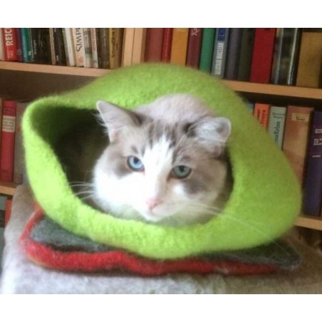 Katzenhöhle aus Strickfilz apfelgrün