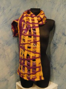 Handgemachter Schal aus Nunofilz